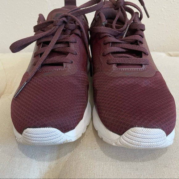 Nike Womens Air Max Tavas Burgundy - Picture 4 of 8